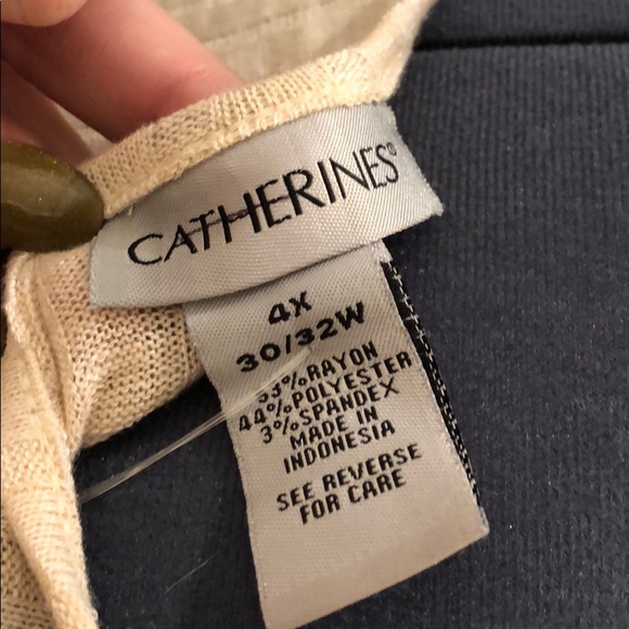 Super cute detailed Catherine’s top size 4x and 5x - Picture 6 of 7